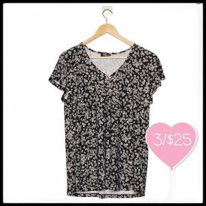 ⭐️3/$25⭐️ NWT Women's Floral V-Neck Dlutter Sleeve Ditsy Blouse Size XL